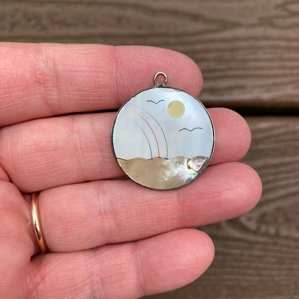 Vintage Jewelry Absolutely Beautiful Mother of Pearl Abalone Shell Rainbow Seagulls Sun Beach Scene Pendant for Necklace