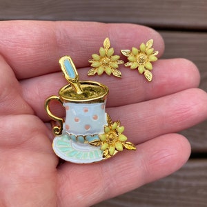 Vintage Jewelry Signed Danecraft Adorable Teacup Tea Pin Brooch with Matching Flower Pierced Earrings Set