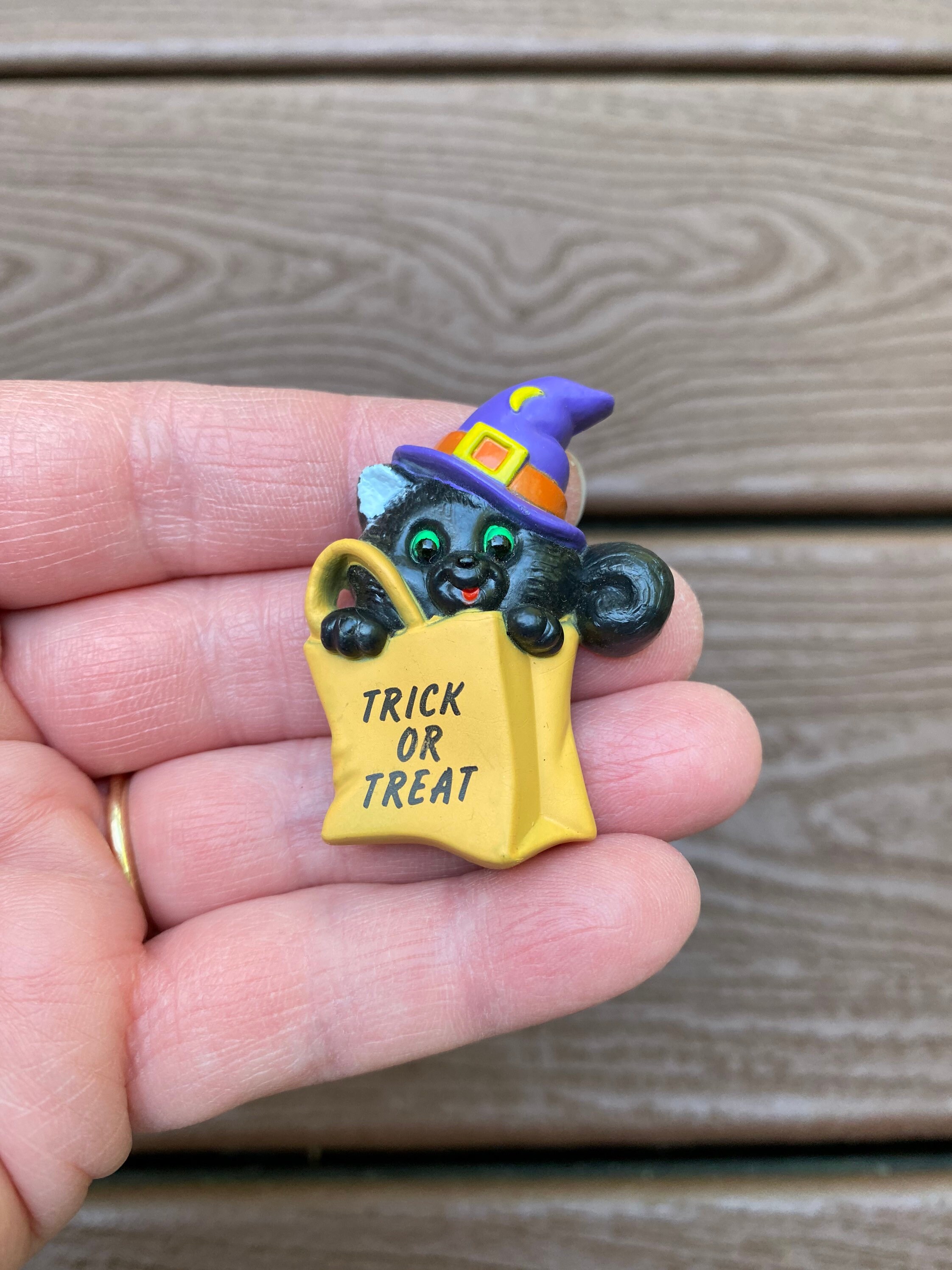 Vintage Jewelry Signed Russ Adorable Halloween Black Cat in Trick or Treat Bag Pin Brooch