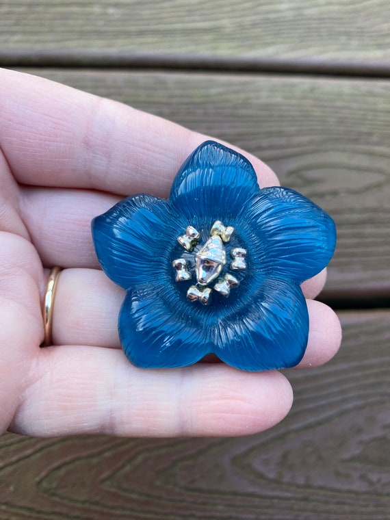 Vintage Jewelry Gorgeous Blue Lucite Flower Pin B… - image 1