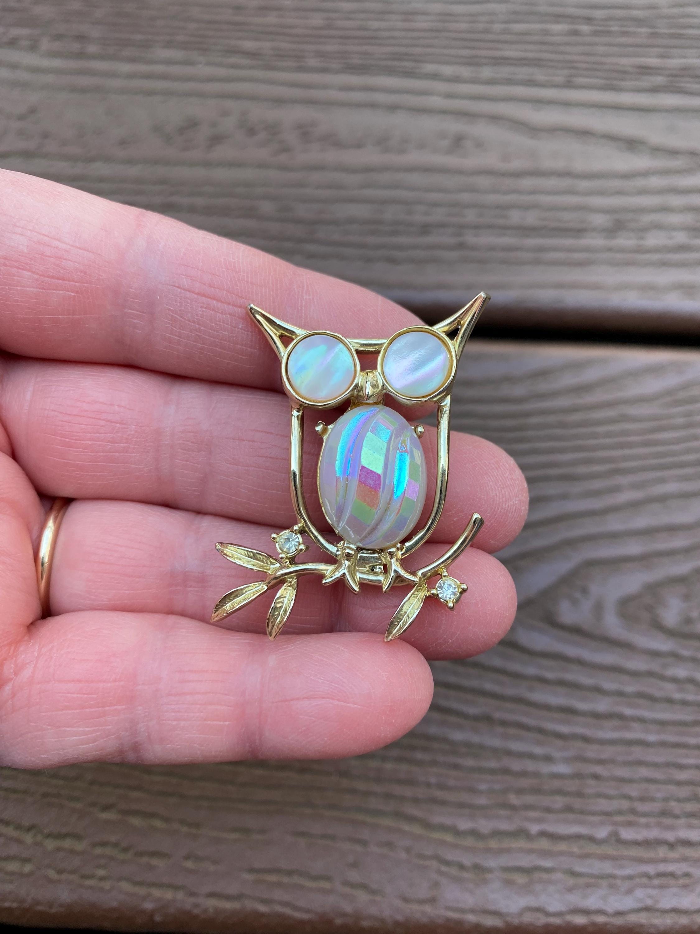 Broche Rétro Unique En Résine Et Nacre Irisé - Ornée De Motifs Ajourés - Sans Marque