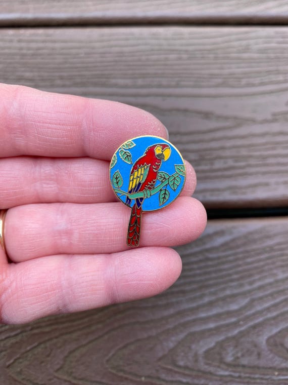 Vintage Jewelry Signed Gift Creations Beautiful Cloisonne Enamel Colorful Parrot Bird Pin Brooch