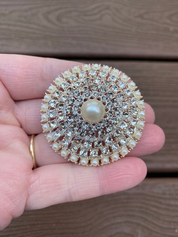 wedding bridal crystal great gatsby Vintage gold filigree brooch black rhinestones white pearls