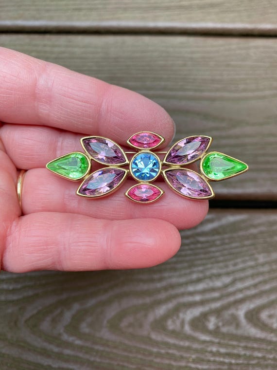 Broche Vintage En Strass Cristal Et Laiton - Couleurs Fuchsia Et Doré - Accessoire Rétro Et Brillant