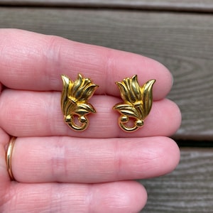 Vintage Jewelry Adorable Avon Gold Tone Tulip Flowers Pierced Earrings