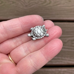 Vintage Jewelry Signed JJ Jonette Adorable Little Detailed Turtle Tie Tack Pin Brooch