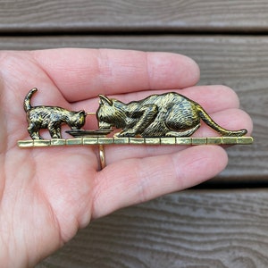 Vintage Jewelry Lovely Mommy and Baby Kitty Cats Drinking Milk Pin Brooch