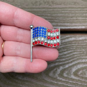 Vintage Jewelry Beautiful Rhinestone American US Flag 4th of July Patriotic Pin Brooch
