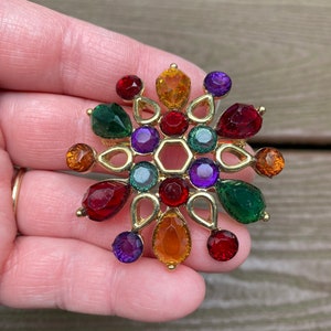 Vintage Jewelry Beautiful Multicolored Rhinestone and Gold Tone Pin Brooch