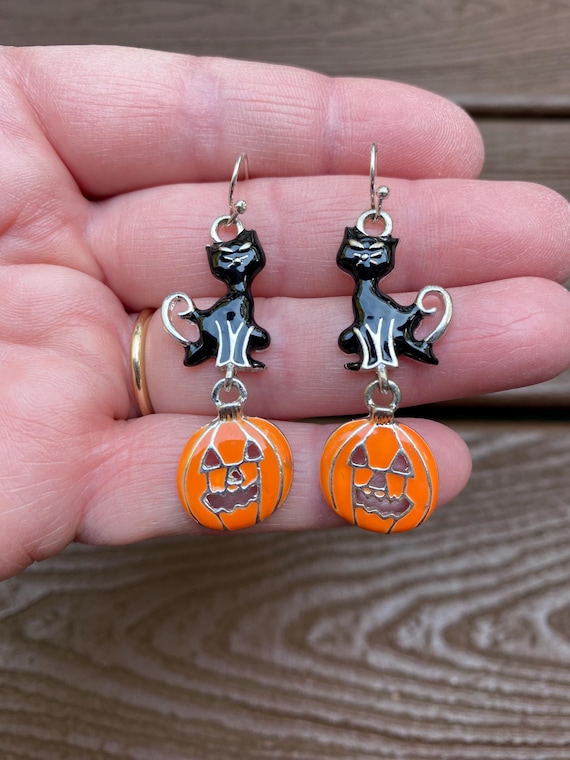Vintage Jewelry Adorable Kenneth Cole Enamel Halloween Black Cat