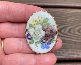 Vintage Jewelry Beautiful Flowers Cameo Pin Brooch