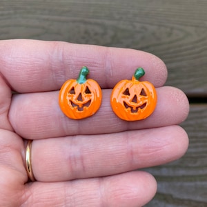 Vintage Jewelry Adorable Enamel Jack O’Lantern Pumpkin Halloween Pierced Earrings