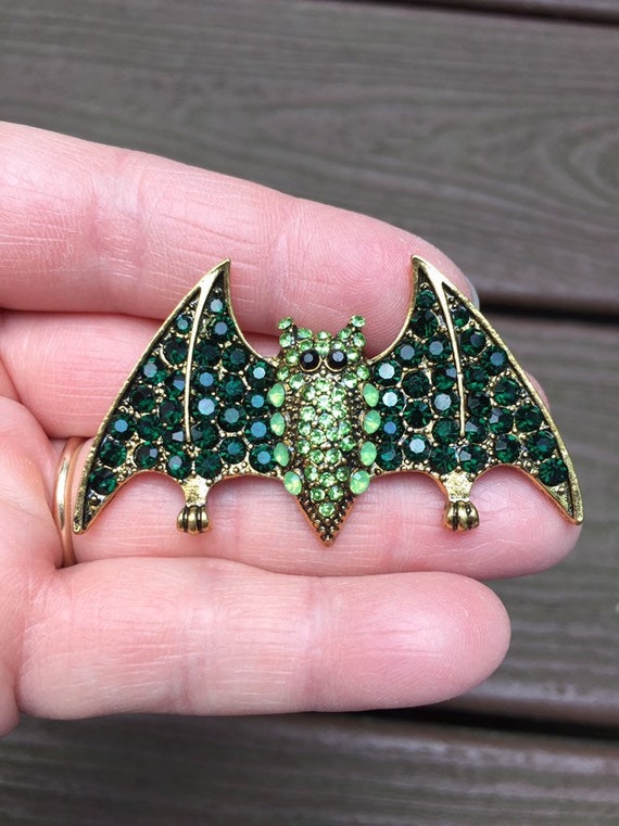 Vintage Jewelry Stunning Halloween Bat With Green Rhinestones Pin