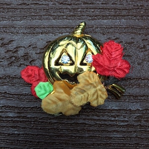 Vintage Jewelry Signed Avon Adorable Halloween Jack O'Lantern Pumpkin Fall Autumn Leaves Pin Brooch