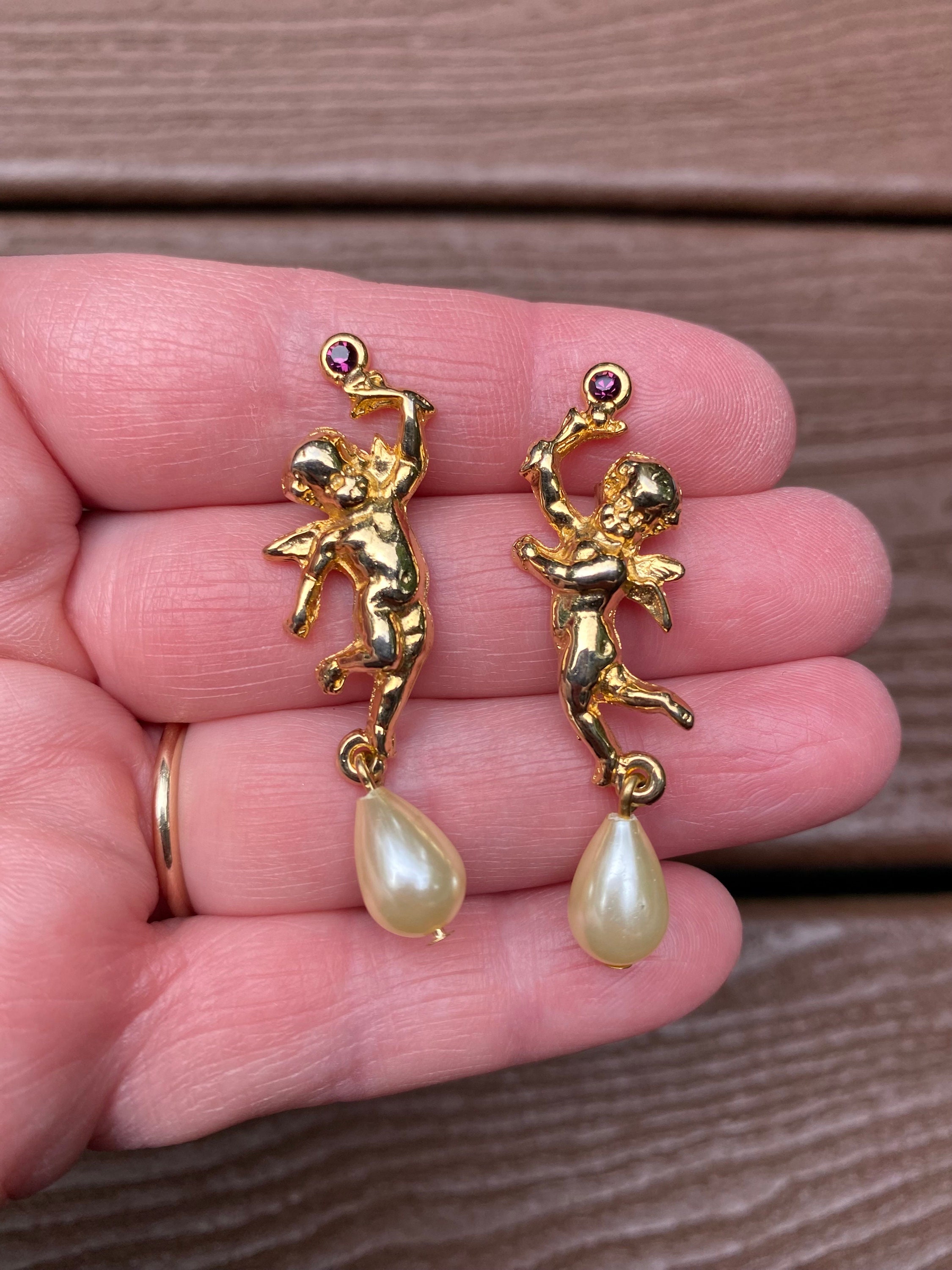 Vintage Jewelry Signed Avon Beautiful Lovestruck Cupid Gold