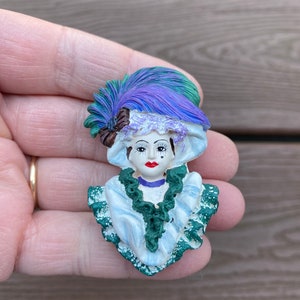 Vintage Jewelry Beautiful Victorian Woman in Hat Pin Brooch