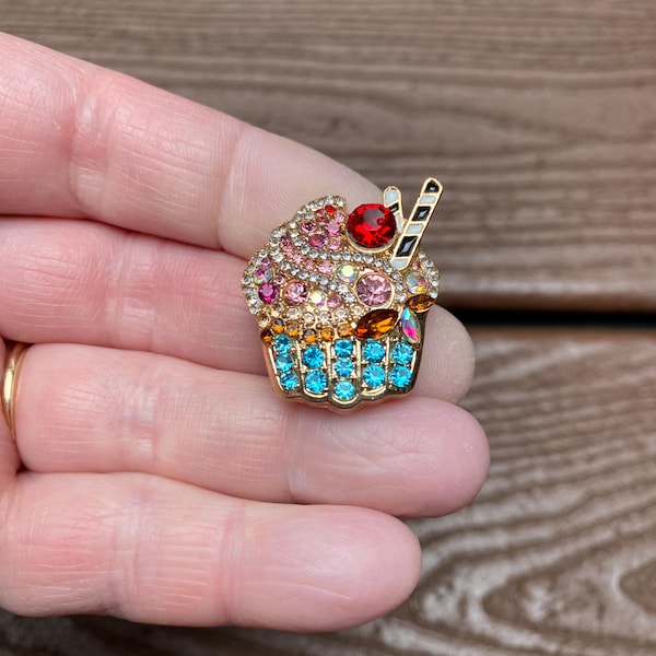 Vintage Jewelry Adorable Blingy Rhinestone Cupcake Pin Brooch
