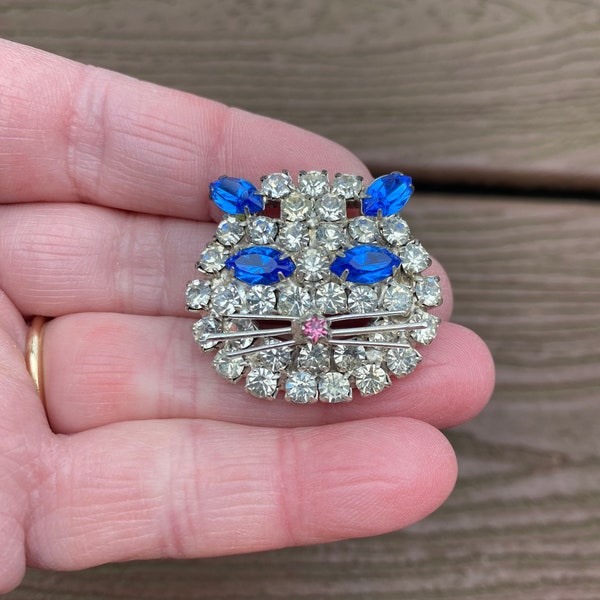 Vintage Jewelry Gorgeous Blue and White Rhinestone Kitty Cat Kitten Head Pin Brooch