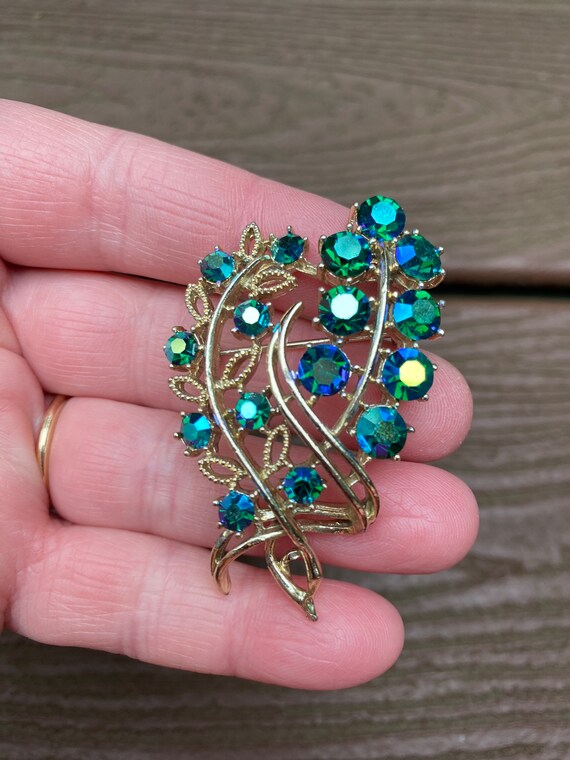 Vintage Jewelry Gold Tone and Green Blue AB … Gem