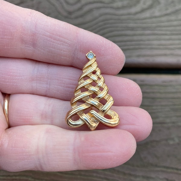 Vintage Jewelry Signed Avon Beautiful Gold Tone Braided Christmas Tree Pin Brooch