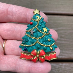 Vintage Jewelry Signed AGC Lovely Detailed Christmas Tree Pin Brooch