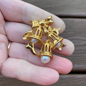 Vintage Jewelry Signed Marvella Beautiful Gold Tone with Pearls Christmas Bells Pin Brooch