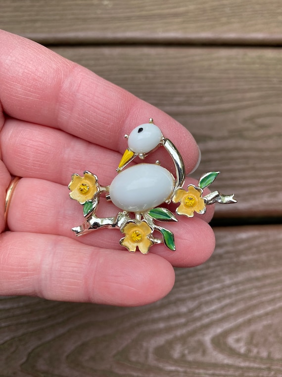 Vintage Jewelry Adorable Lucite and Enamel Goose w