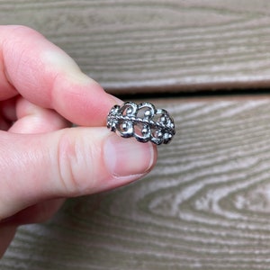 Vintage Jewelry Signed Avon Beautiful 1970s New Old Stock Silver Tone Flowers Adjustable Ring