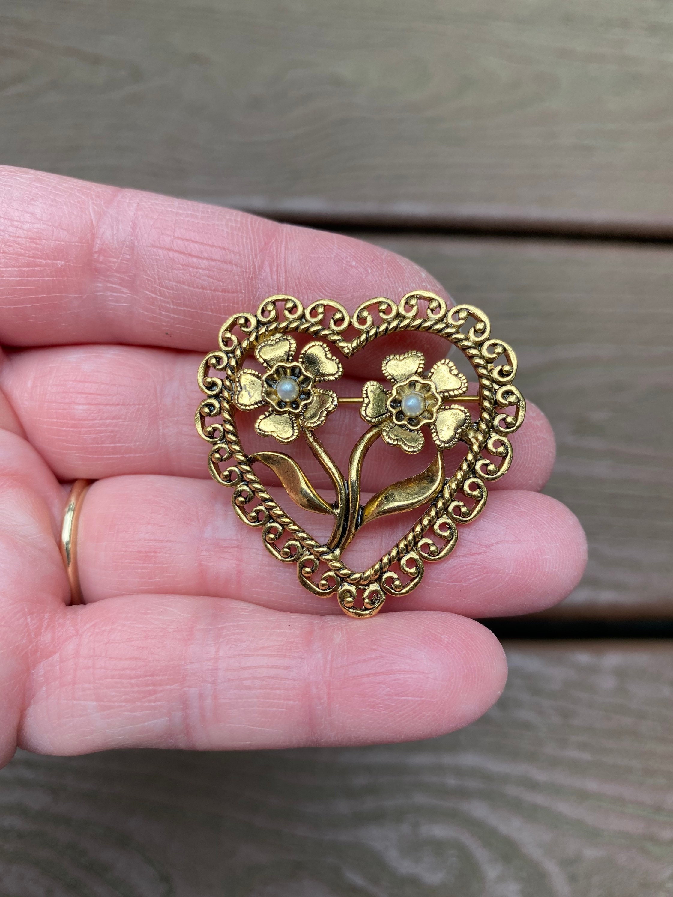Avon brooch - Etsy 日本