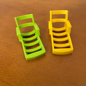 Vintage gele en groene Little People-loungestoel voor zwembad van Fisher-Price van 2 inch