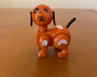 Conjunto de juego vintage de perro marrón Little People de Fisher-Price para granero de granja