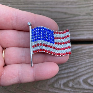 Vintage Jewelry Beautiful Rhinestone American US Flag 4th of July Patriotic Pin Brooch