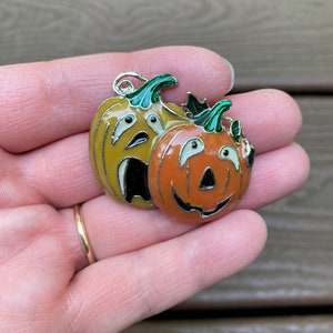 Vintage Jewelry Adorable Enamel Halloween Jack O'Lantern Pumpkin Friends Pin Brooch