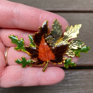 Vintage Jewelry Gorgeous Realistic Enamel Fall Autumn Leaves Pin Brooch