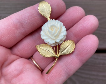 Vintage Jewelry Beautiful White Carnation Flower with Gold Tone Leaves Pin Brooch