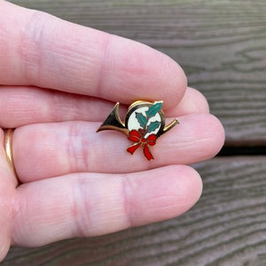 Vintage Jewelry Adorable Hallmark Enamel Cloisonné Christmas Horn Bugle Tie Tack Pin Brooch