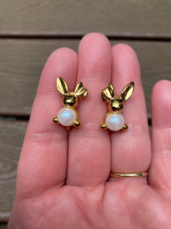 Vintage Jewelry Signed Avon Adorable Gold Tone and Pearl Easter