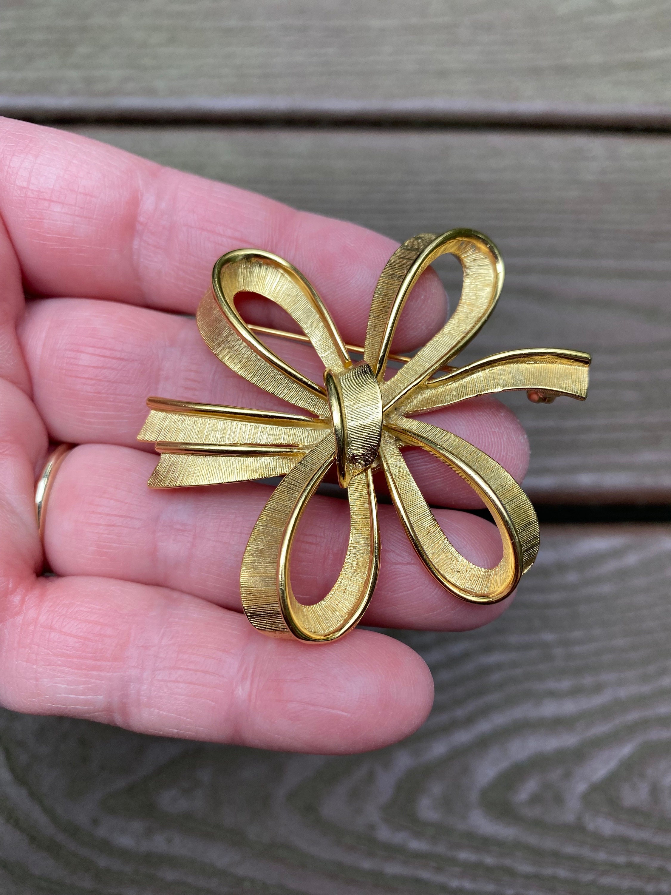 Belle Broche En Forme De Nœud Signée Monet - Occasion - Bijou Vintage