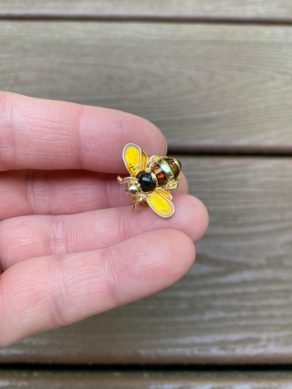 Vintage Jewelry Absolutely Adorable Enamel Bee Ins