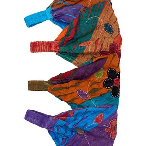 Puede incluir: Conjunto de tres diademas coloridas con estampados florales y detalles bordados. Las diademas est&aacute;n hechas de un tejido suave y el&aacute;stico y son perfectas para a&ntilde;adir un toque de estilo bohemio a cualquier atuendo.