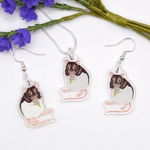 Hooded Rat Jewellery, Rat Holding Daisy Necklace and Earrings