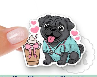 Adorno intercambiable de acrílico para porta credencial de enfermera con un lindo carlino - Negro. Adorno intercambiable de acrílico para porta credencial de enfermera con un carlino en uniforme para técnicos veterinarios.