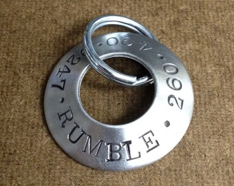 Placas de identificación para perros estampadas a mano - Hechas a pedido - Acero inoxidable cepillado convexo de 1-1/4"