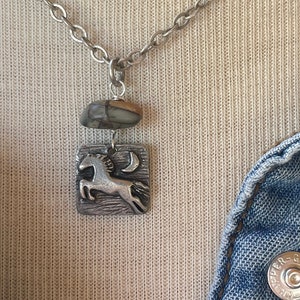 Regalo de vaquera/collar de encanto de caballo/joyería colgante de caballo de plata/collar de caballo