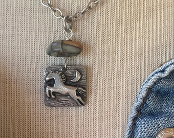 Regalo da cowgirl/collana con ciondolo a cavallo/gioielli con ciondolo a cavallo in argento/collana a cavallo