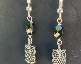 Orecchini gufo/Gioielli con perline di onice/Orecchini gufo in argento/Orecchini con perline di onice sfaccettato/Gioielli in onice/Regalo/Orecchini neri/Gioielli gufo portafortuna