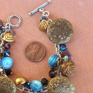 Vintage button bracelet/button jewelry/gold button bracelet
