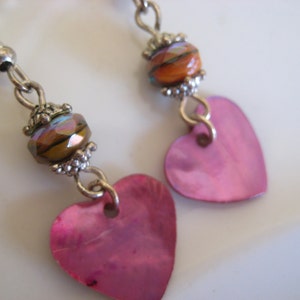 Earrings with heart charm & beads/pink hearts