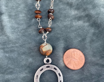 Collana a ferro di cavallo/Gioielli occidentali/Collana con ciondolo a ferro di cavallo in argento/Regalo per lei/Gioielli da cowgirl/Collana di diaspro/Collana in argento sud-occidentale