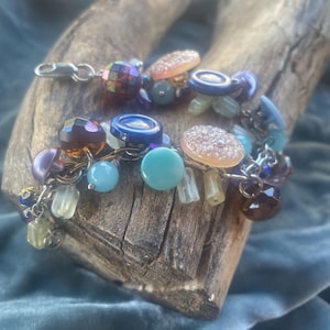 Vintage button charm bracelet/one of a kind button bracelet/purple charm bracelet/ button jewelry/vintage up cycle button jewelry